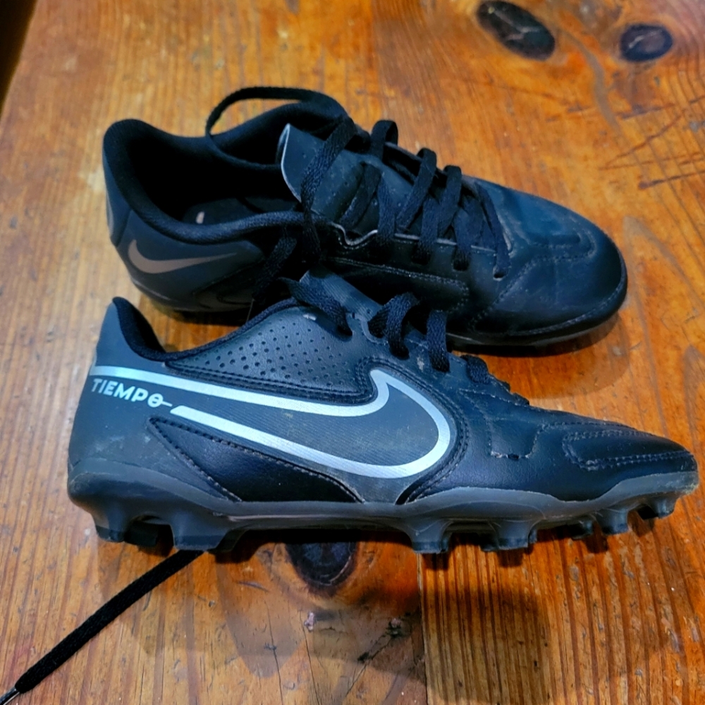 Nike Tiempo Legend 9 Club FG/MG Multi-Ground Soccer Cleats